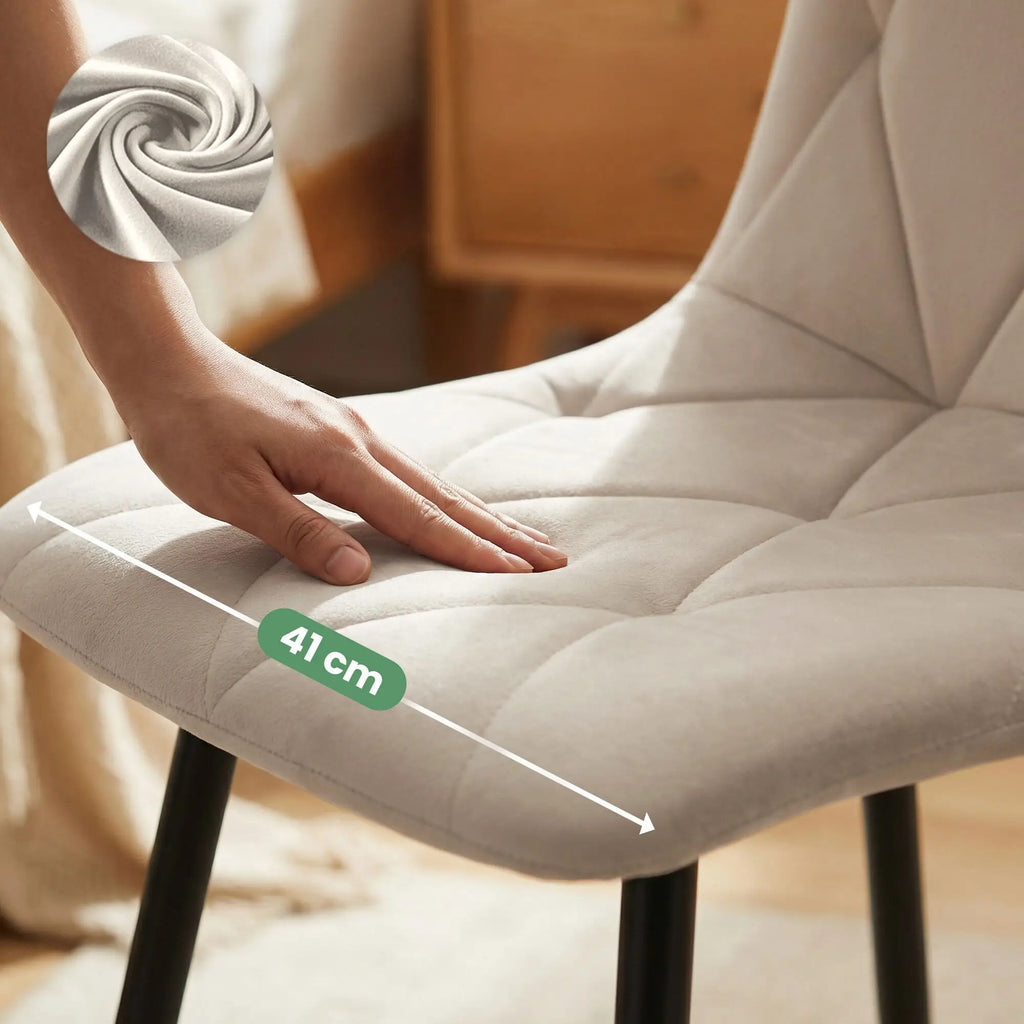Chaises Matelassées Velours Beige Pieds Noirs — Set de 4 pour Salle à Manger