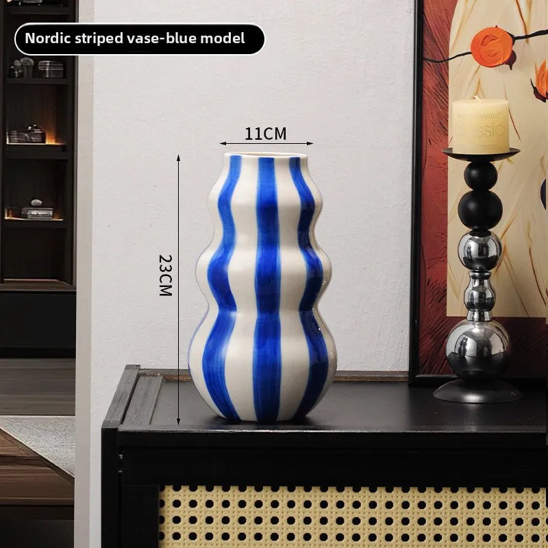 Vase Céramique Rayé Minimaliste — Décoration Élégante Salon & Table